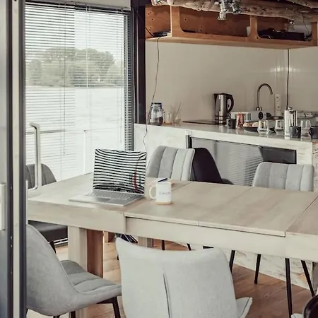 Hausboot Iron Franz- Entspannung Auf Dem Wasser 보트호텔