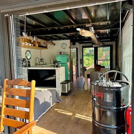 Hausboot Iron Franz- Entspannung Auf Dem Wasser