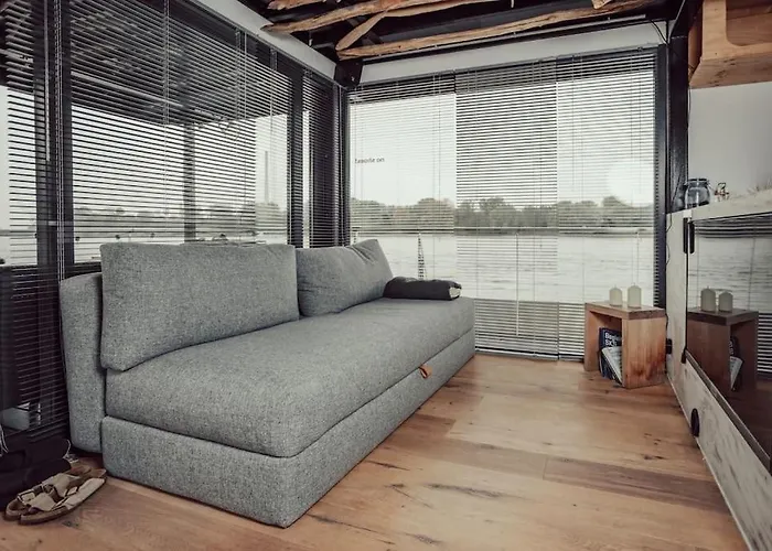 Hausboot Iron Franz- Entspannung Auf Dem Wasser بوتيل