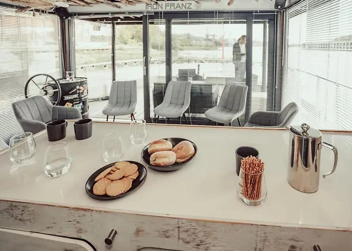 Hausboot Iron Franz- Entspannung Auf Dem Wasser