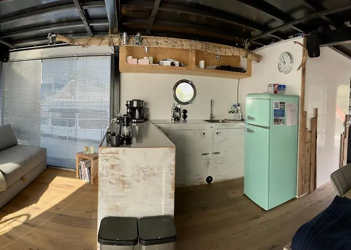 Botel Hausboot Iron Franz- Entspannung Auf Dem Wasser *