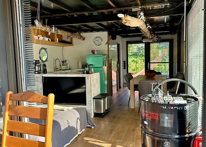 Hausboot Iron Franz- Entspannung Auf Dem Wasser