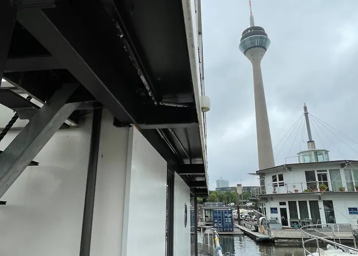 بوتيل Hausboot Iron Franz- Entspannung Auf Dem Wasser