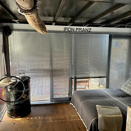 Hausboot Iron Franz- Entspannung Auf Dem Wasser Botel *