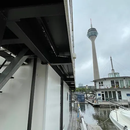 Botel Hausboot Iron Franz- Entspannung Auf Dem Wasser