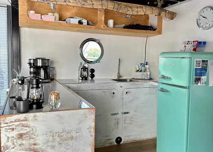 Hausboot Iron Franz- Entspannung Auf Dem Wasser * Düsseldorf