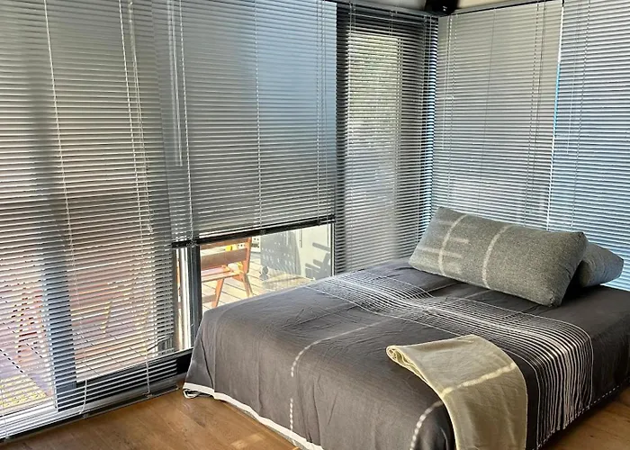 Hausboot Iron Franz- Entspannung Auf Dem Wasser Düsseldorf